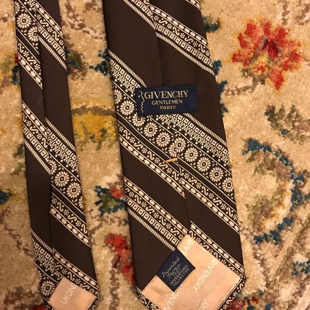 Givenchy tie - Picture 3 of 3